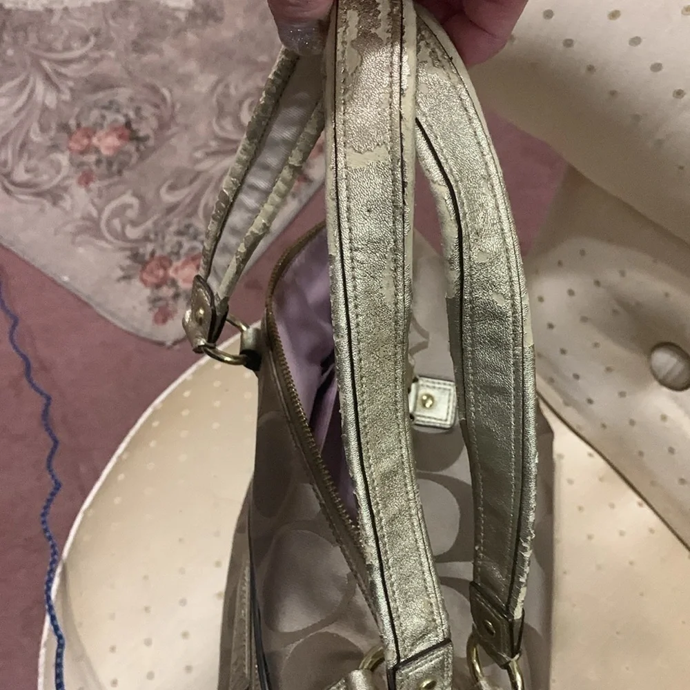 CoachTote Bag gold
Signature metallic gold - Picture 11 of 11